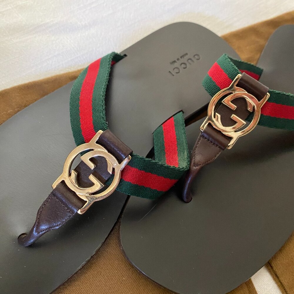 | Gucci | GG Canvas Leather Thong Sandals | Size 36 (US 6) |